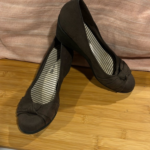 American Eagle Size 8 Suede Wedge - Picture 1 of 4